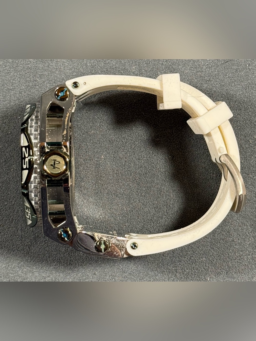 Invicta Reserve Carbon Hawk Model 38904 - Picture 4 of 8